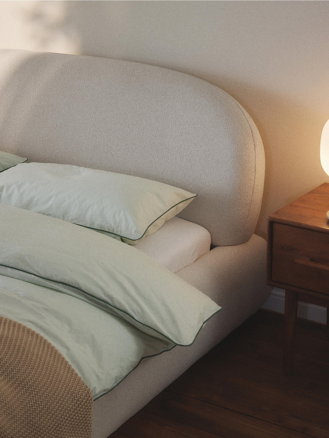 Alba rounded quilted terry bed