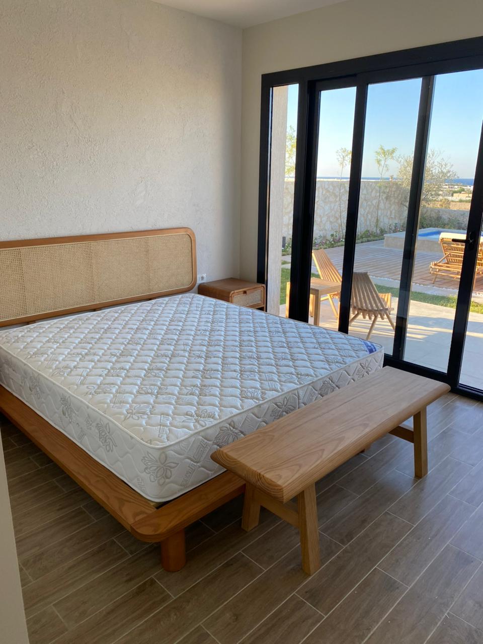 Soledad Bed