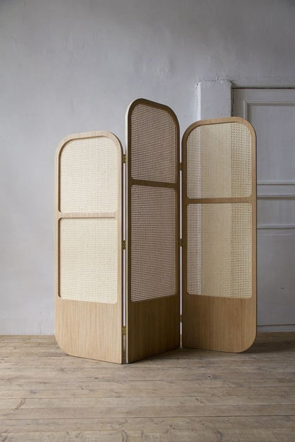 Room Partition Rattan Privacy Screen with Folding Panels